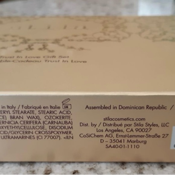 STILA EYESHADOW PALETTE w/ LIP GLOSS- Elegant Neutrals,Huge Extreme Lash Mascara